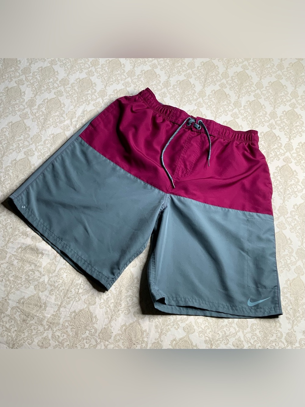 Nike Men’s Swim Trunks Medium Maroon Gray